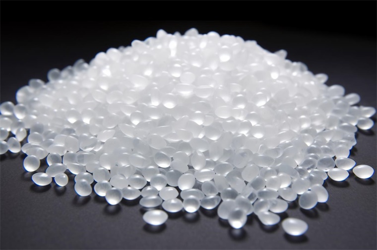 最新研究称 美国瓶装水发现大量纳米塑料颗粒，可能比微塑料颗粒更危险