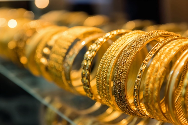 首饰金价一夜飙升15元每克！有人卖出5公斤黄金变现270多万，黄金热还能持续多久？