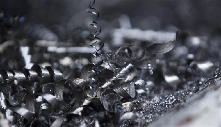 一块金属切屑产生0.5升氢气！新研究将金属废料转为制氢催化剂来制取氢气