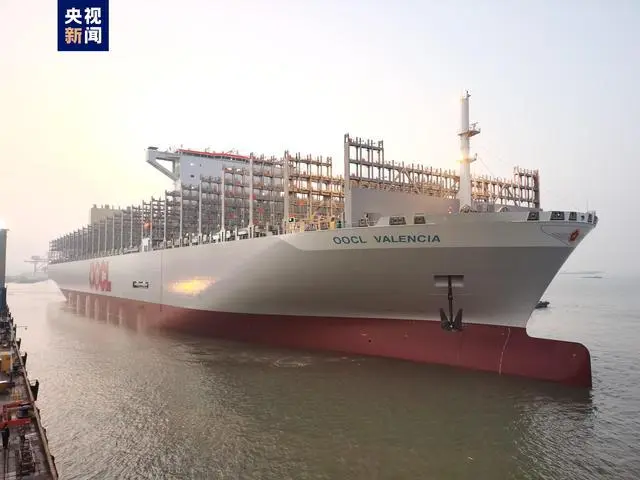 江苏南通拿下第一！全球最大级集装箱船出海试航