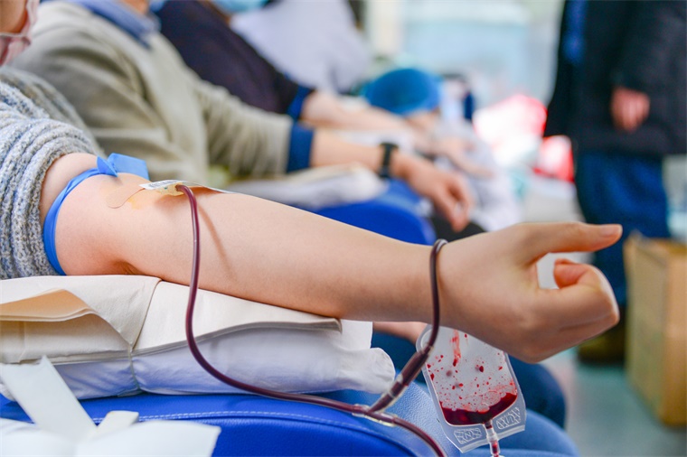 一年144吨爱心献血不合格！人大代表 建议修改献血法部分条款