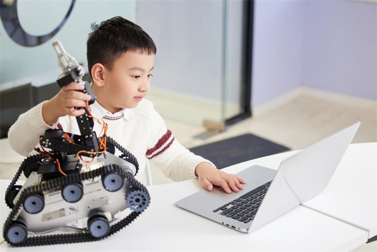 北京朝阳区 推出三年行动计划，以人工智能技术赋能教育行业五个方面为重点