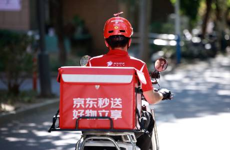 搅局外卖，京东连出三张牌