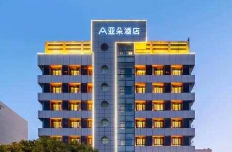 热搜爆了！亚朵酒店，突然翻车！