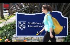 第一所被AI揍倒闭的美国顶级大学出现了？
