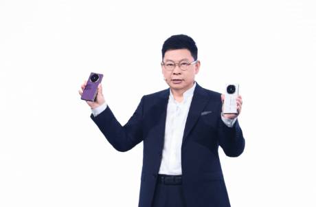 华为三折叠上新！从形态突破到生态，成就非凡大师
