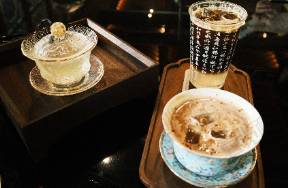 茶百道卖咖啡，蜜雪全球总部旗舰店日均营收48万