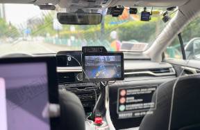 小马智行VS文远知行 Robotaxi双子星赴港上市