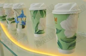 香飘飘正式开店,甘肃一公厕改建为幸运咖