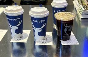 书亦烧仙草草莓新品销售超200万杯，瑞幸速溶咖啡卖到第一