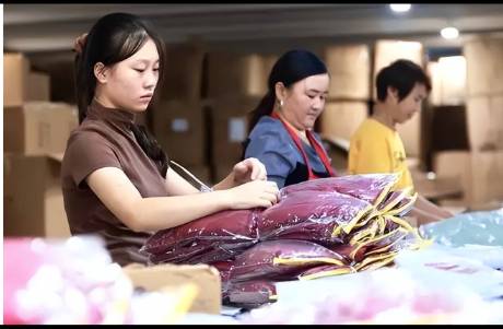 不参与外卖大战、不蹭大模型热度，这半年拼多多都在干这件事