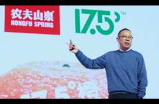 天才操盘手钟睒睒，用2800万给农夫山泉谋了条新出路